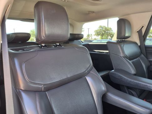 Certified 2025 Ford Expedition Active AWD/4WD image 15