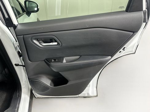 Used 2025 Nissan Rogue SV image 29