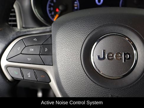 Used 2020 Jeep Grand Cherokee Laredo w/ Laredo X Package RWD image 8