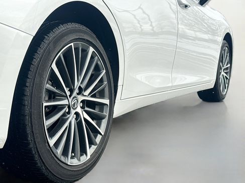 Certified 2023 Lexus ES 250 w/ Premium Package image 14