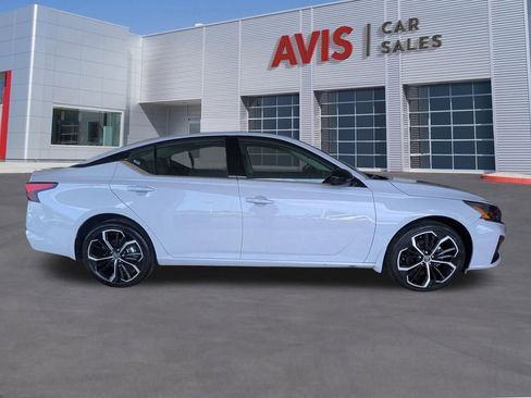 Used 2025 Nissan Altima 2.5 SR w/ SR Premium Package AWD/4WD image 5
