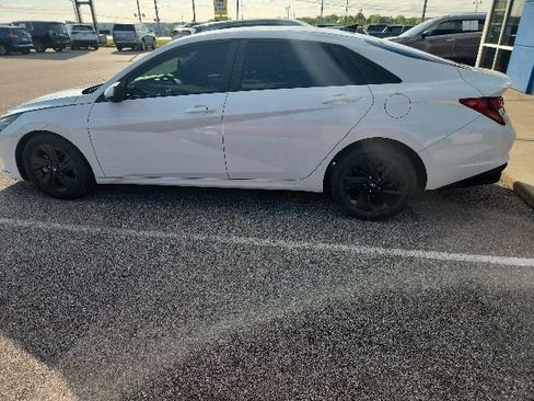Used 2021 Hyundai Elantra SEL FWD image 3