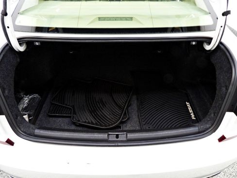 Used 2018 Volkswagen Passat 2.0T R-Line FWD image 13