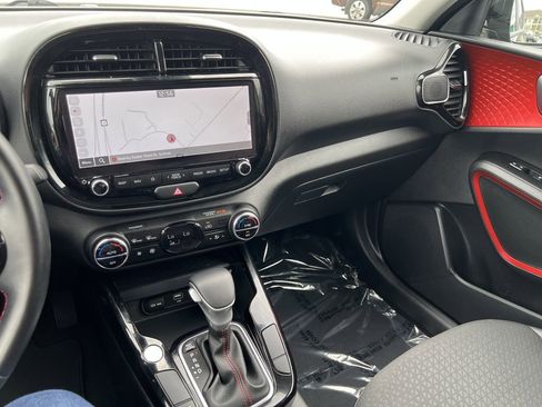 Used 2023 Kia Soul GT-Line image 13