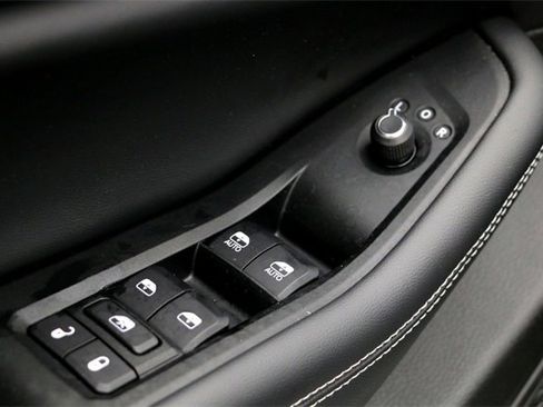 Used 2023 Jeep Grand Cherokee Altitude image 22