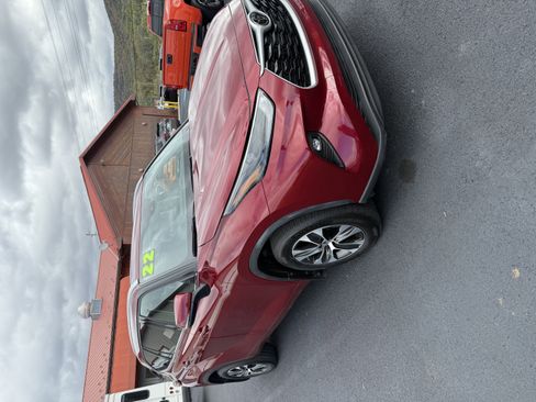 Used 2022 Toyota Highlander XLE image 2