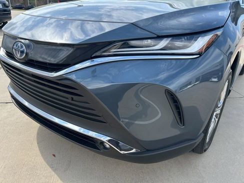 Used 2024 Toyota Venza XLE image 4