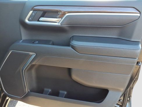 Used 2025 Chevrolet Silverado 1500 LT image 8