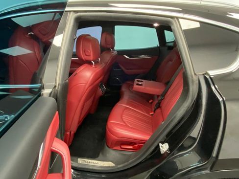 Used 2018 Maserati Levante GranLusso image 36