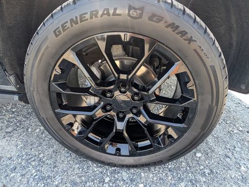 Used 2025 GMC Yukon XL AT4 Ultimate w/ LPO, Floor Liner Package AWD/4WD image 15