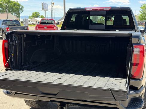 Used 2025 GMC Sierra 2500 Denali Ultimate w/ Max Trailering Package AWD/4WD image 9