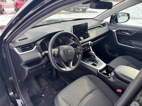 Used 2021 Toyota RAV4 XLE image 11