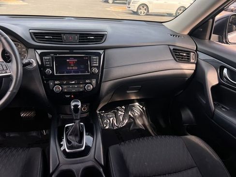 Used 2018 Nissan Rogue SV FWD image 14