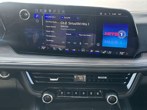 Used 2025 Chevrolet Suburban Premier image 25