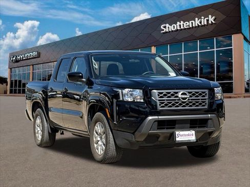 Used 2022 Nissan Frontier SV image 3