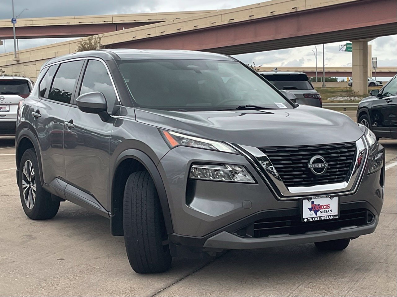 Used 2023 Nissan Rogue SV FWD image 3