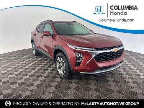 Used 2025 Chevrolet Trax LT w/ LT Convenience Package image 1