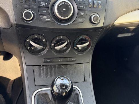 Used 2013 MAZDA MAZDA3 i SV image 18