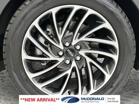 Used 2019 Lincoln Nautilus Reserve FWD image 10