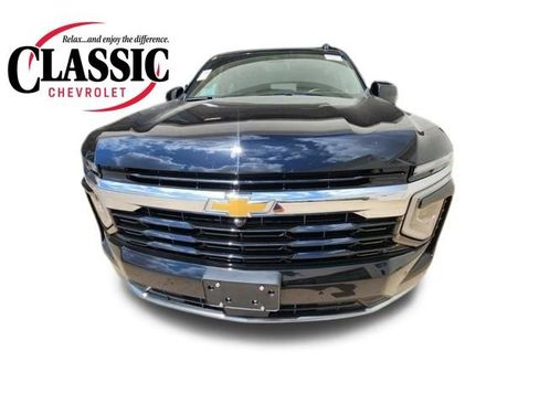 Used 2025 Chevrolet Suburban LS image 3