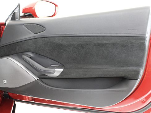 Certified 2023 Ferrari Portofino M RWD image 25