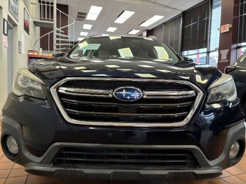 Used 2018 Subaru Outback 2.5i Limited AWD/4WD image 4