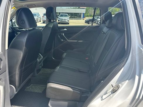 Used 2024 Volkswagen Tiguan SE AWD/4WD image 31