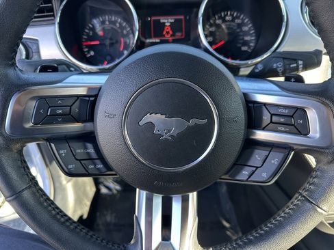 Used 2017 Ford Mustang Premium image 21
