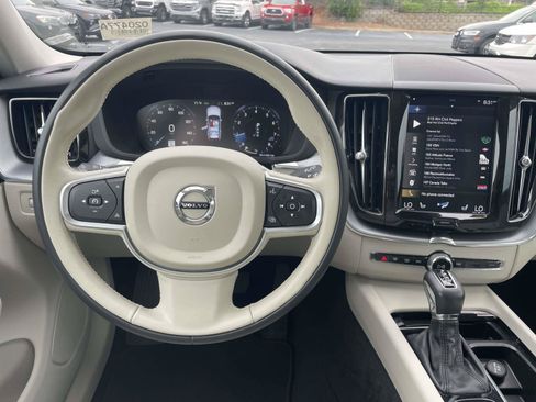 Used 2020 Volvo XC60 T5 Momentum w/ Protection Package Premier FWD image 15