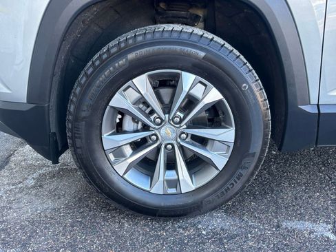 Used 2025 Chevrolet Equinox LT image 27