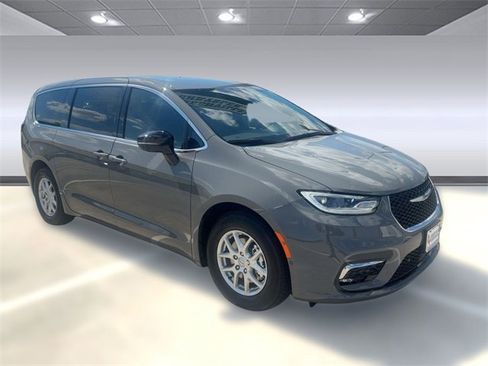 New 2025 Chrysler Pacifica Select image 6