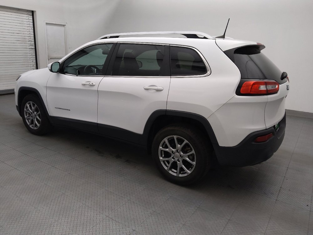 Used 2018 Jeep Cherokee Latitude Plus FWD image 3