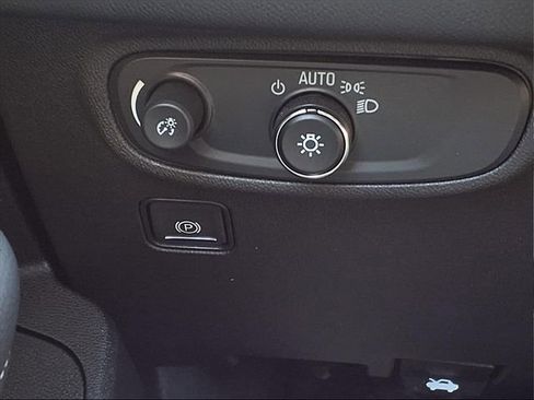 Used 2024 GMC Terrain SLE image 24