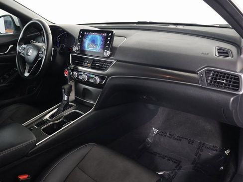 Used 2018 Honda Accord Sport image 9