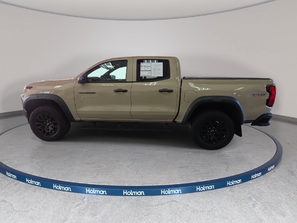 Used 2024 Chevrolet Colorado Trail Boss w/ Advanced Trailering Package AWD/4WD image 8
