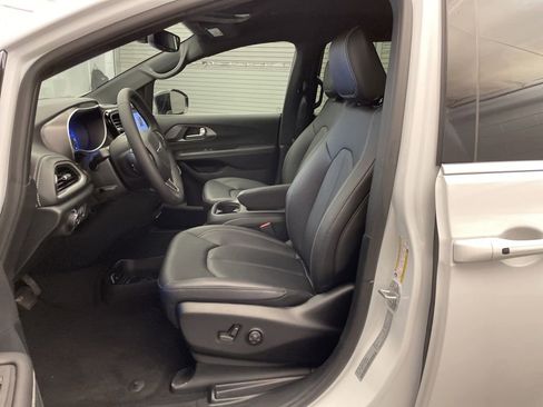 New 2026 Chrysler Pacifica Select AWD/4WD image 14