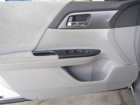 Used 2013 Honda Accord LX image 33
