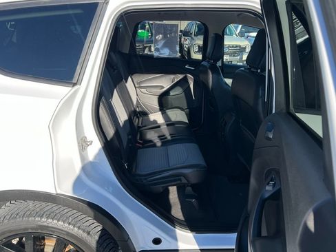 Used 2019 Ford Escape SE image 19