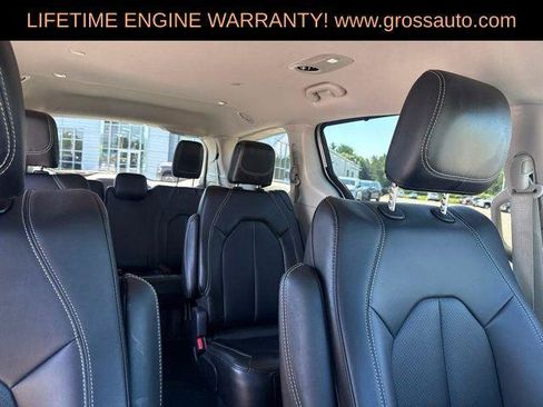 Certified 2024 Chrysler Pacifica Touring-L FWD image 36