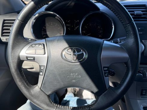 Used 2012 Toyota Highlander SE w/ Tow Pkg image 18