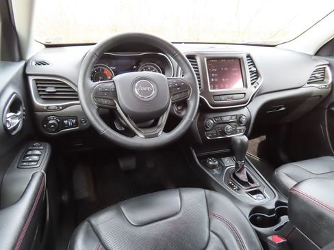 Certified 2019 Jeep Cherokee Trailhawk AWD/4WD image 4