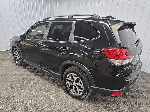 Used 2021 Subaru Forester Premium AWD/4WD image 9