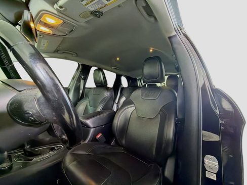 Used 2019 Jeep Cherokee Limited AWD/4WD image 14