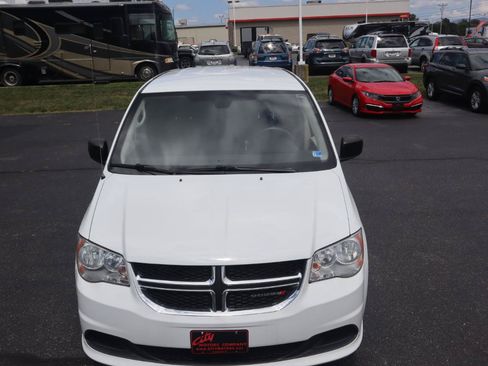 Used 2019 Dodge Grand Caravan SE w/ UConnect Hands-Free Group FWD image 4