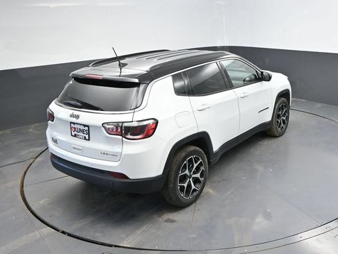 Used 2025 Jeep Compass Limited AWD/4WD image 32
