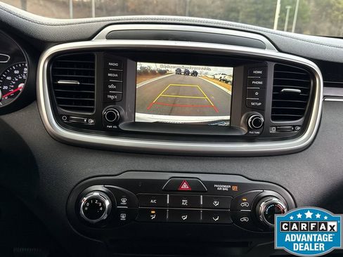 Used 2019 Kia Sorento LX image 18