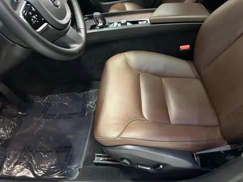 Used 2023 Volvo V60 B5 Cross Country Plus image 24