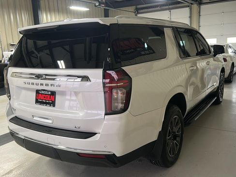 Used 2022 Chevrolet Suburban LT w/ Luxury Package image 4