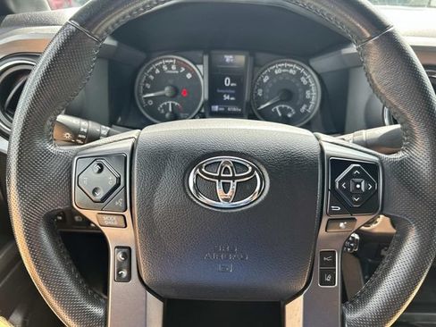 Used 2021 Toyota Tacoma TRD Off-Road w/ Technology Package AWD/4WD image 29