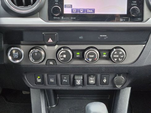 Used 2019 Toyota Tacoma TRD Off-Road w/ Technology Package image 18